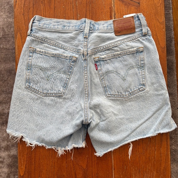 Levi's 501 Mid Thigh Shorts | Luxor Capital - Picture 3 of 5